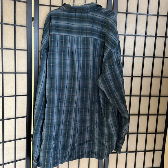 Tommy Bahama shirt size XXL. - Picture 6 of 7